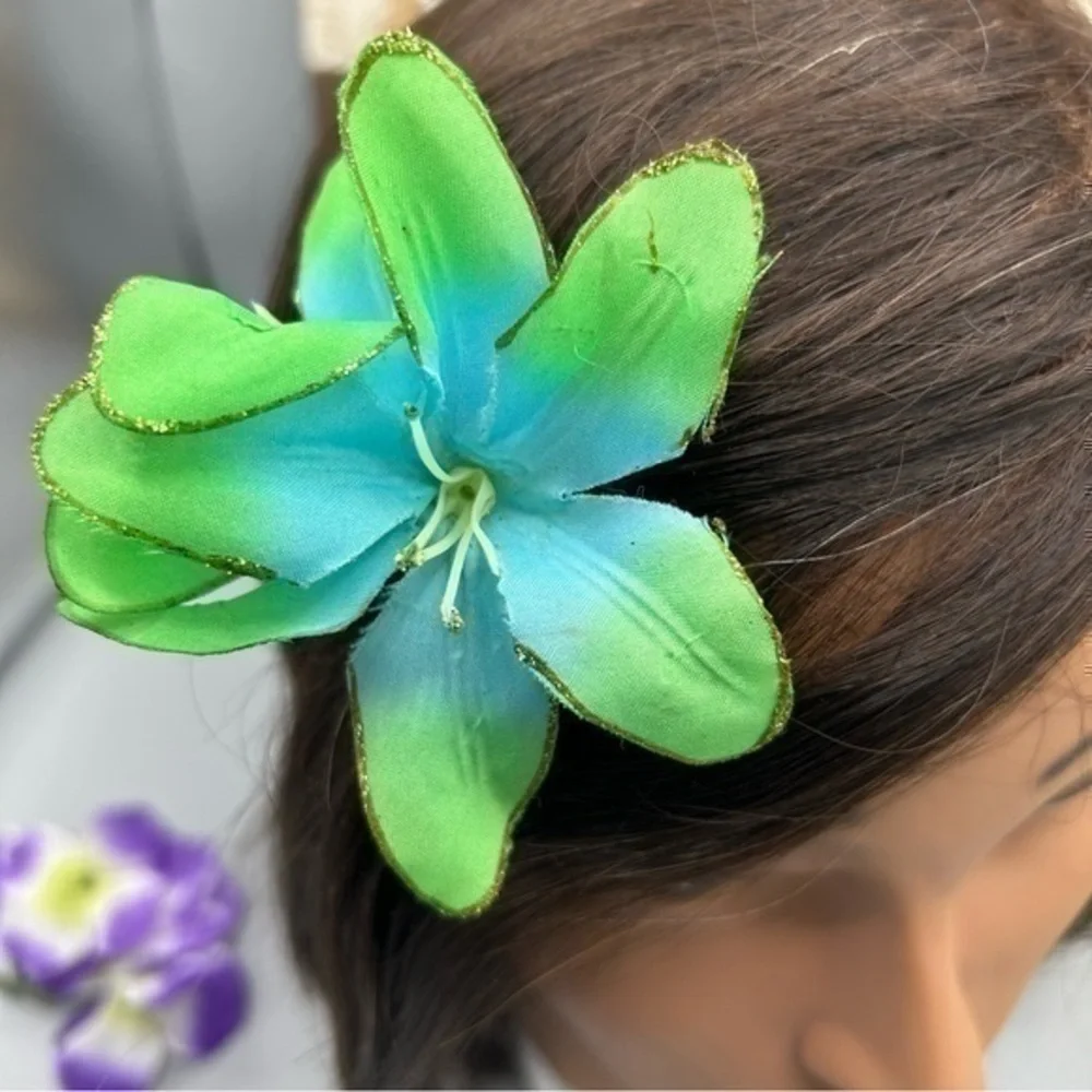✨NWOT Hawaiian Flower hair clip accessory
